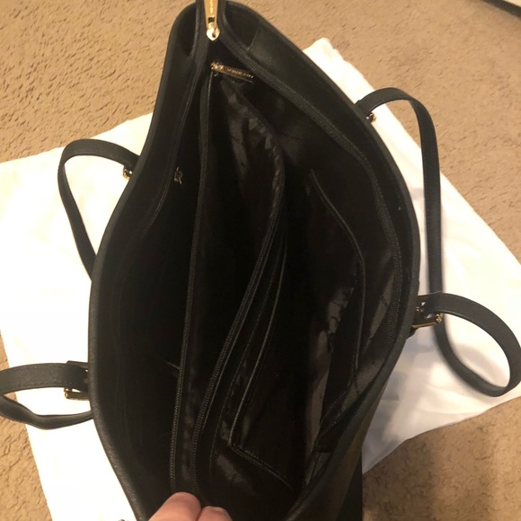 Like new Michael Kors Tote - Picture 3 of 3